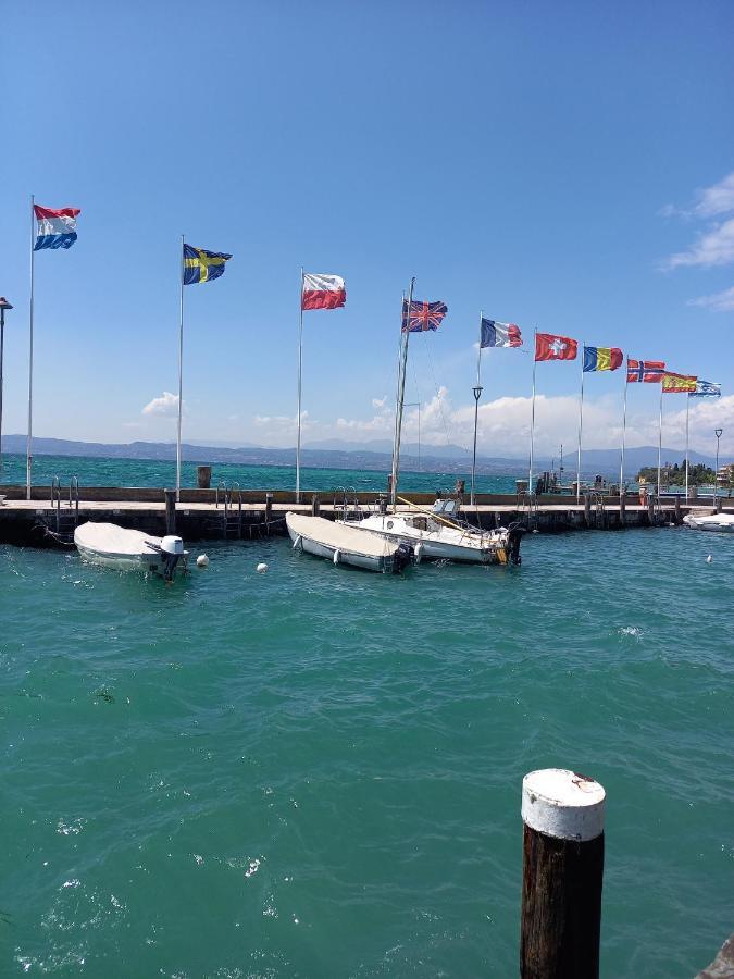 Il Nido Della Civetta Villa Sirmione Bagian luar foto