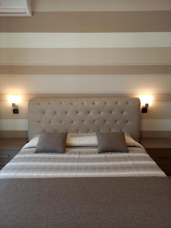 Il Nido Della Civetta Villa Sirmione Bagian luar foto